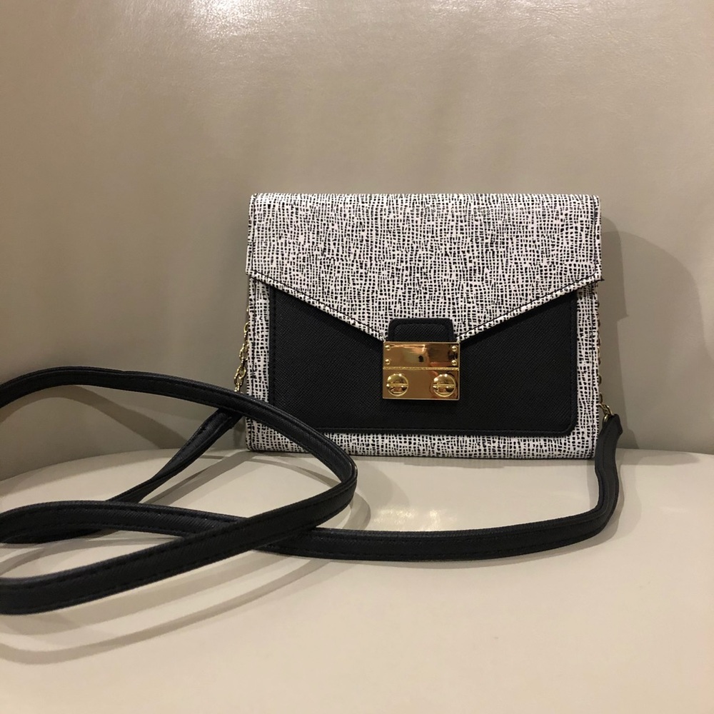🟣Black and White Chain Wallet Crossbody Purse